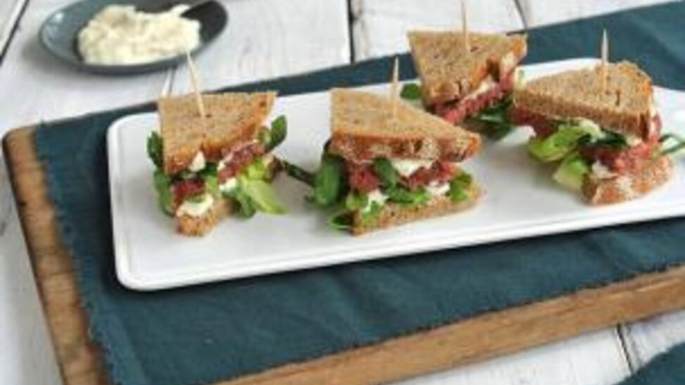 Krustenbrot mit Corned Beef und Meerrettich | Carl Kühne KG