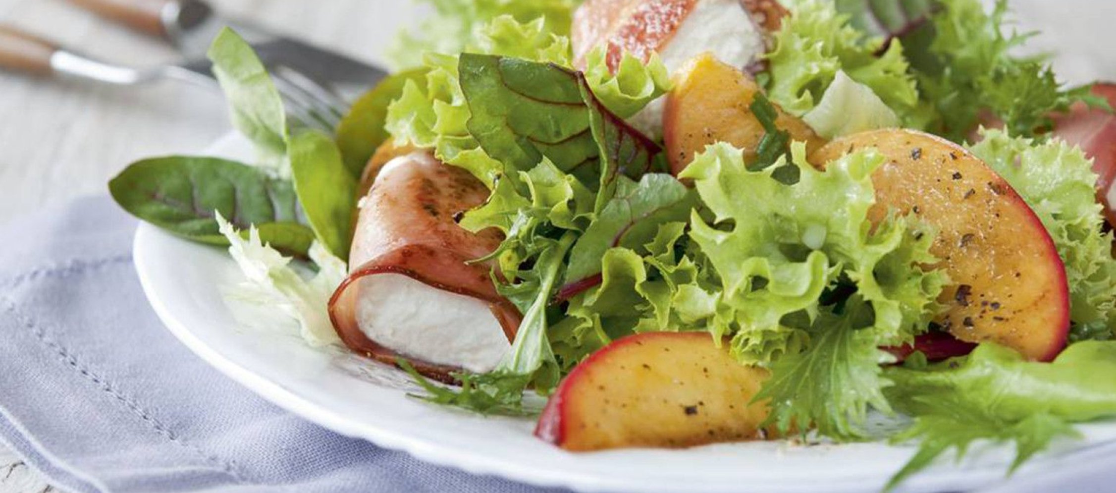 Rezept Ziegenkäse-Taler mit Schinken und Pfirsich Rezept Ziegenkäse-Taler mit Schinken und Pfirsich