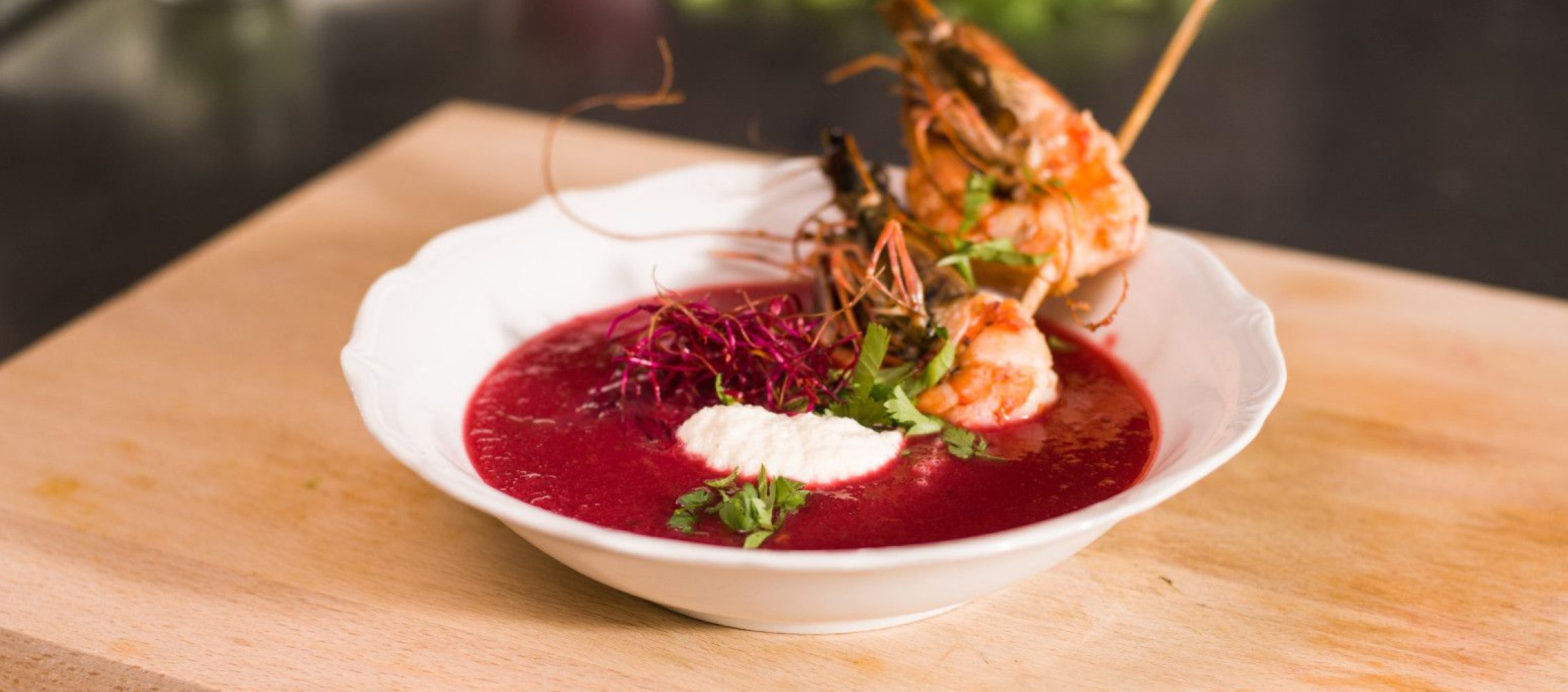 Rezept Rote Bete-Suppe mit Riesengarnelen Rezept Rote Bete-Suppe mit Riesengarnelen