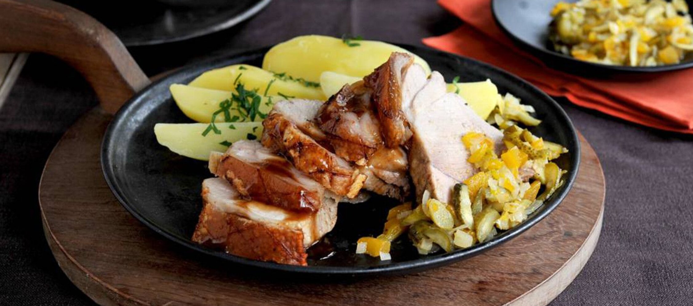 Rezept Schweinebraten mit Kürbis-Gurken Relish Rezept Schweinebraten mit Kürbis-Gurken Relish