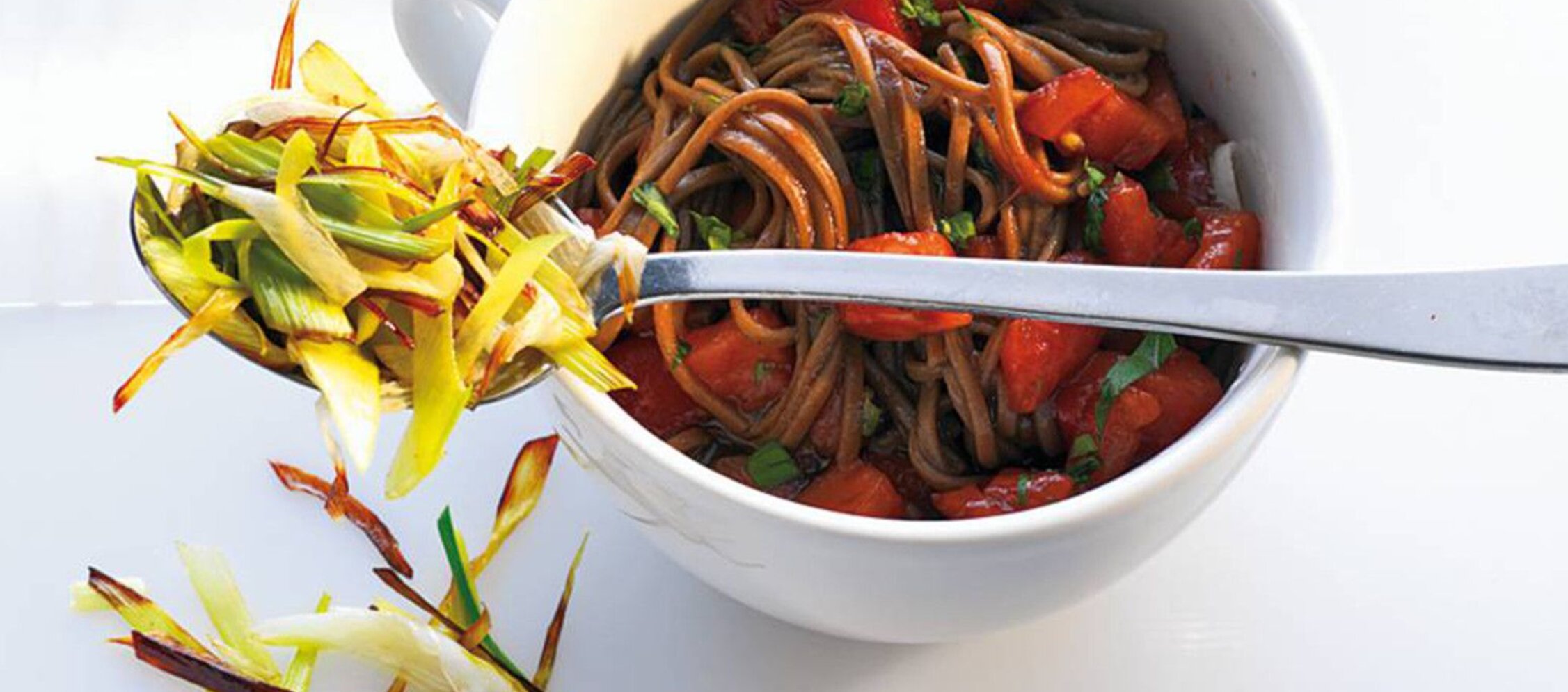 Rezept Soba-Nudelsalat mit Tomaten und Basilikum