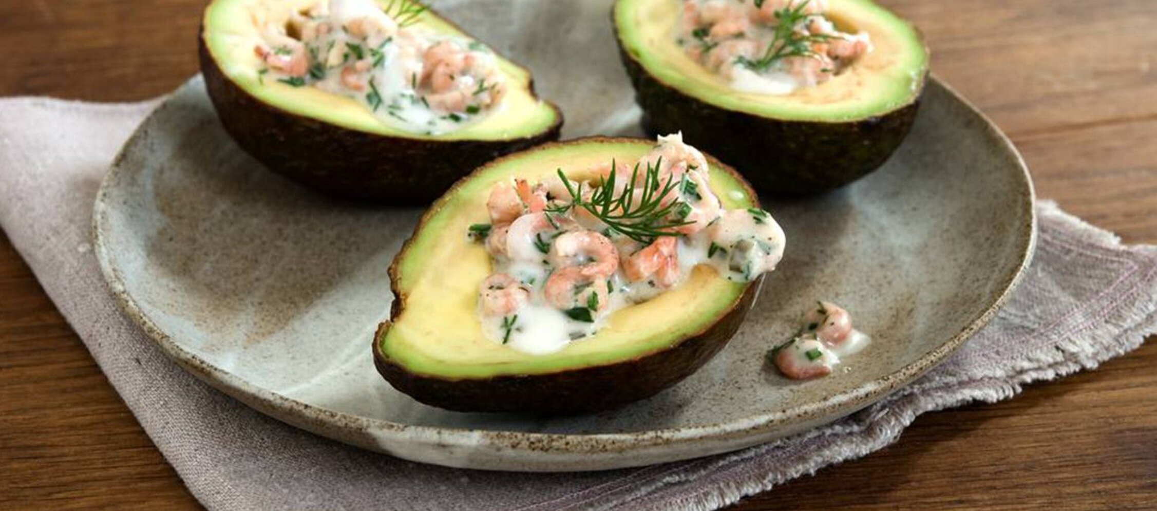 Rezept Nordseekrabben mit Dill in Avocadohälften Rezept Nordseekrabben mit Dill in Avocadohälften