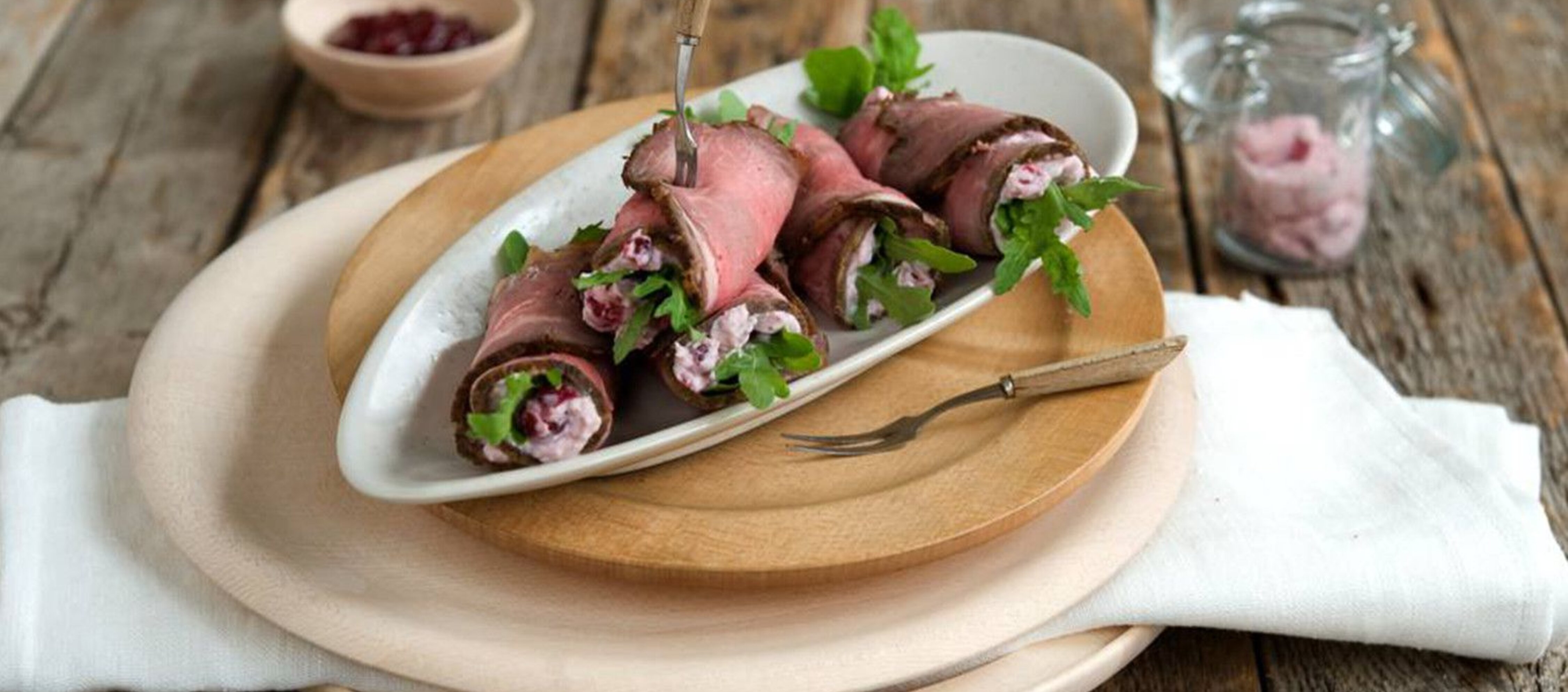 Roastbeef-Röllchen mit Preiselbeer-Meerrettich | Carl Kühne KG