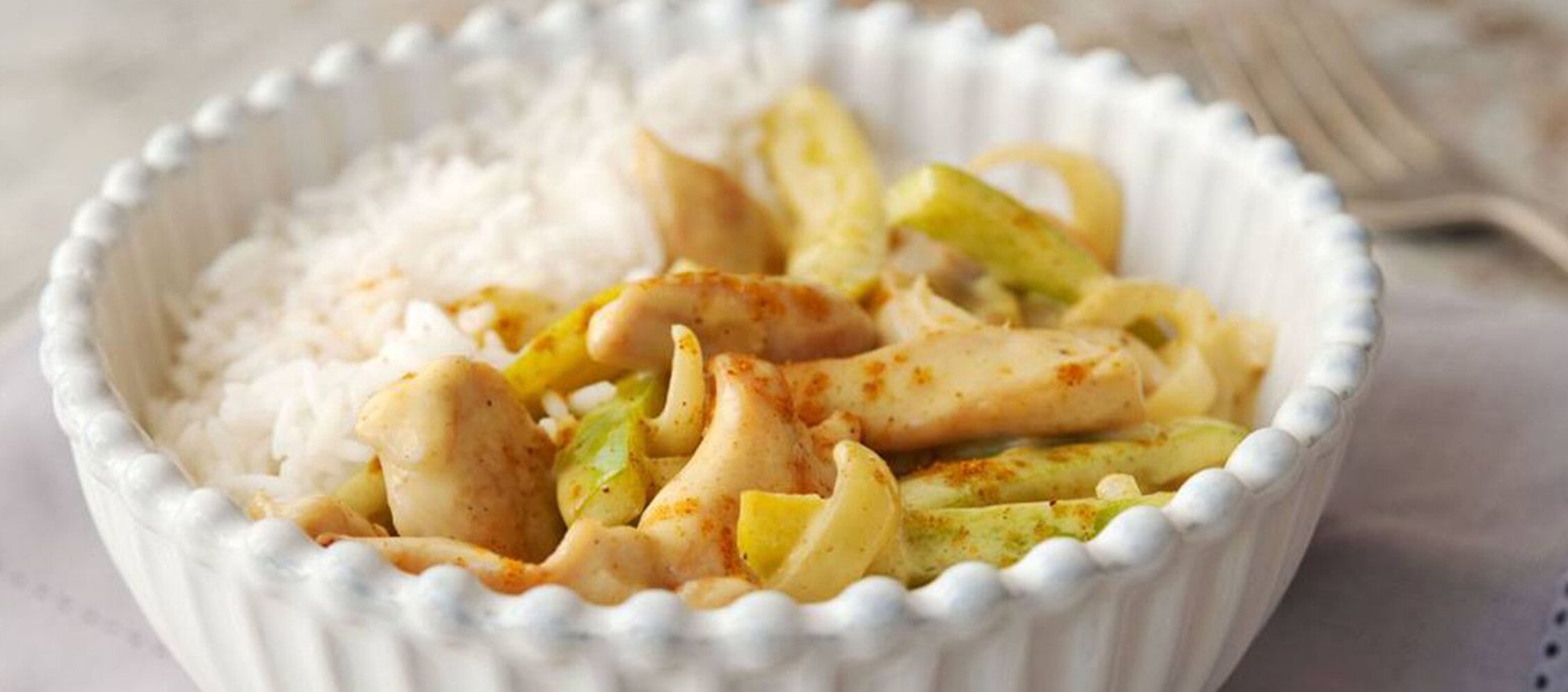 Rezept Kokos-Hühnchen mit Paprika und Zwiebeln Rezept Kokos-Hühnchen mit Paprika und Zwiebeln