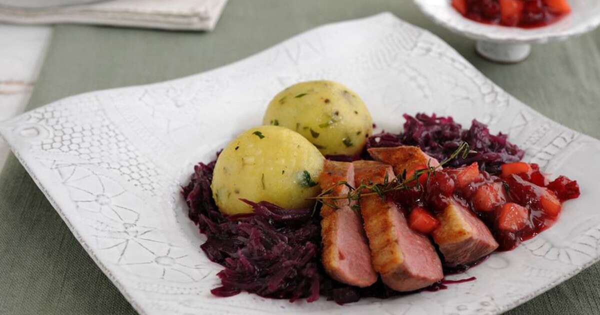 Entenbrust mit Rotkohl und Apfel-Preiselbeer-Dip | Carl Kühne KG