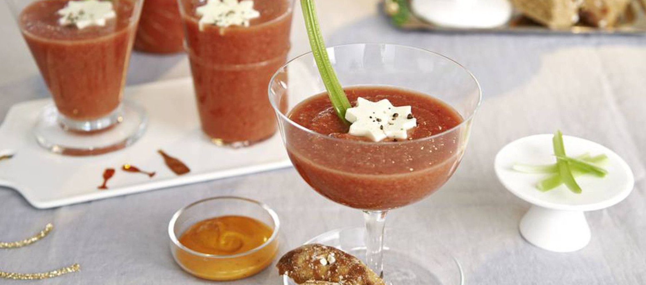 Rezept Gazpacho mit Feta und Selleriesticks