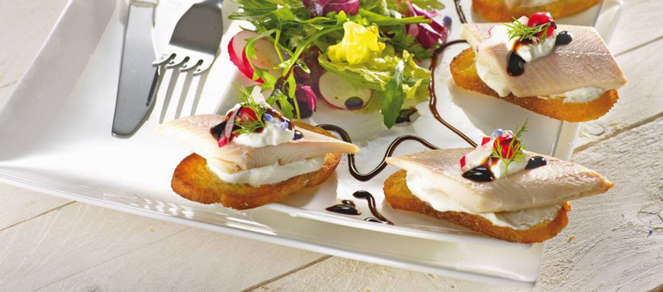 Rezept Forellen-Crostini mit Preiselbeeren und Schmand