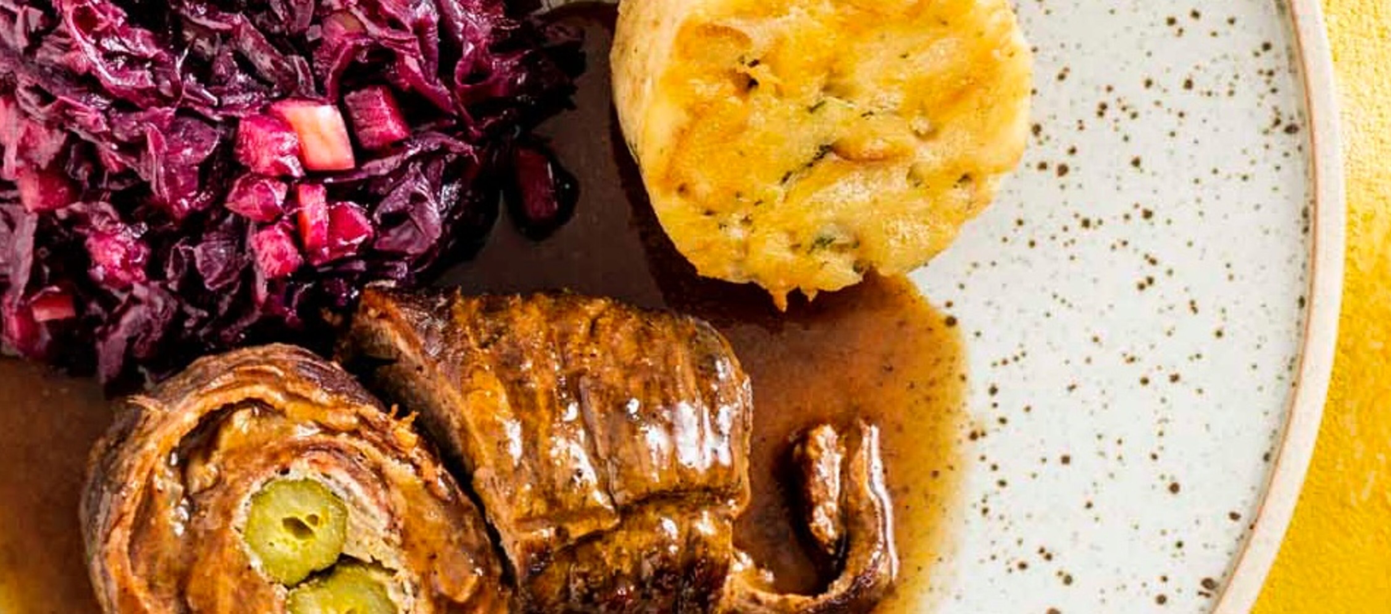 Rinderroulade mit Rotkohl und Serviettenknödel | Carl Kühne KG