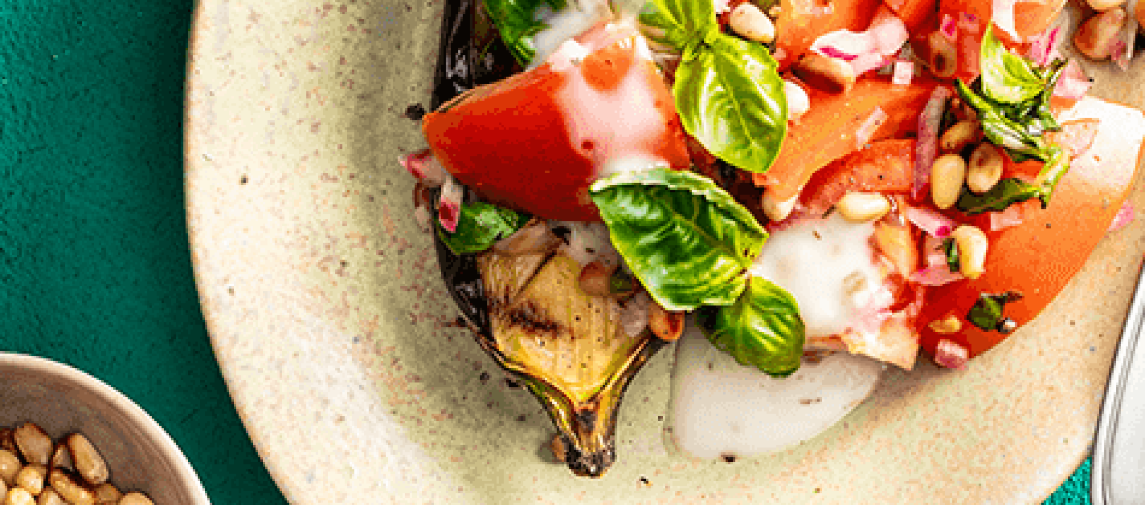 Gegrillte Aubergine mit Tomatensalat Gegrillte Aubergine mit Tomatensalat