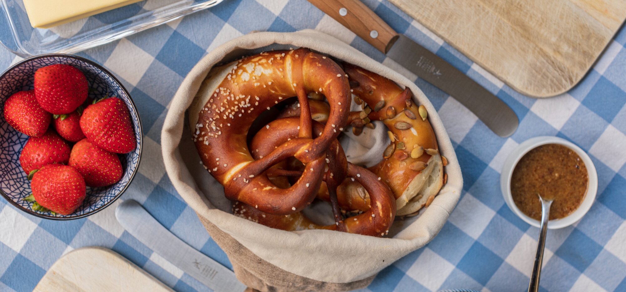 Oktoberfest Bretzel | © Foto von <a href="https://unsplash.com/@schluditsch?utm_source=unsplash&utm_medium=referral&utm_content=creditCopyText">Daniel Schludi</a> auf <a href="https://unsplash.com/de/fotos/DzGefKHQA9A?utm_source=unsplash&utm_medium=referral&utm_content=creditCopyText">Unsplash</a>   