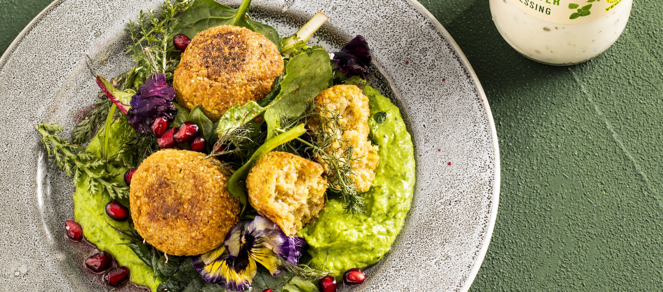 Falafel mit Erbsen-Hummus Falafel mit Erbsen-Hummus