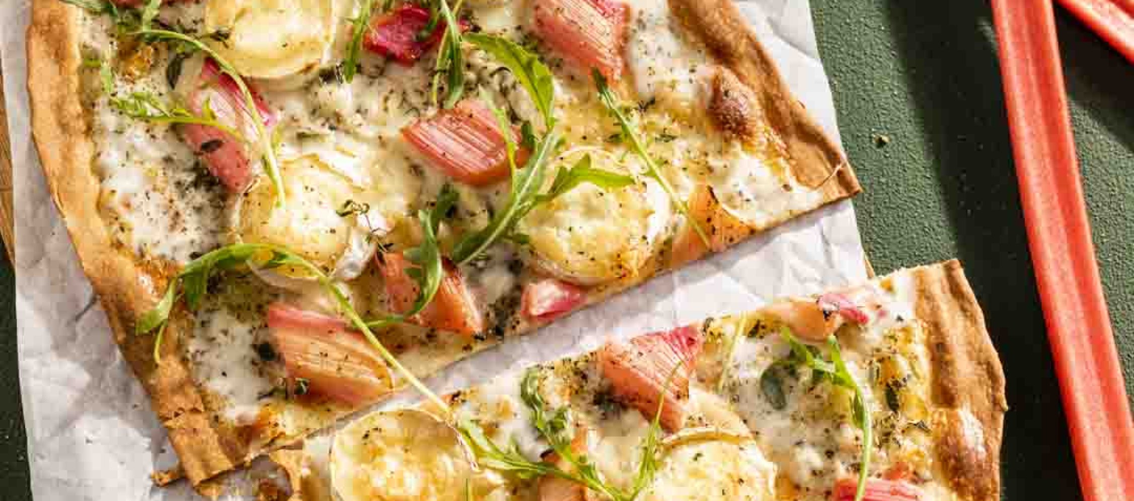 Flammkuchen mit Rhabarber Flammkuchen mit Rhabarber